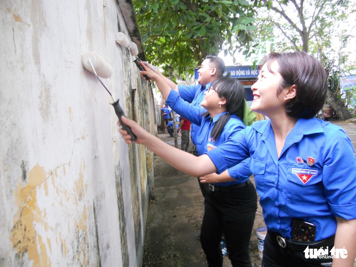 NSƯT Ca Lê Hồng: Học Bác Hồ từ cách dọn chén bát, học ngoại ngữ - Ảnh 2.