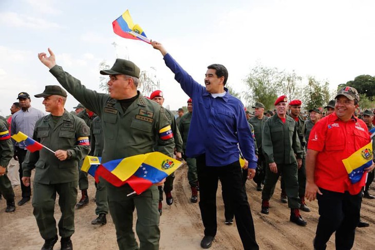 Quân đội Venezuela tuyên bố ‘chờ Mỹ với vũ khí trong tay’ - Ảnh 4.