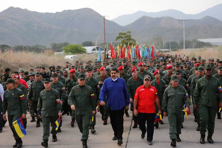 Quân đội Venezuela tuyên bố ‘chờ Mỹ với vũ khí trong tay’ - Ảnh 1.