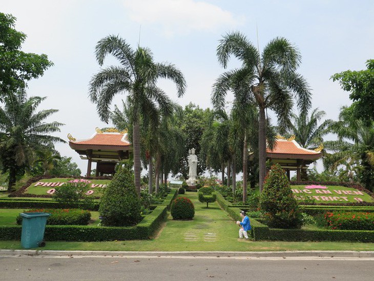 Phá tụ điểm đá gà trong nghĩa trang Phúc An Viên, thu giữ hơn 600 triệu đồng - Ảnh 1.