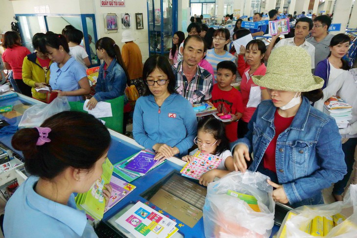 Một chương trình, nhiều bộ sách giáo khoa: Đồng tình nhưng phải làm trúng - Ảnh 1.