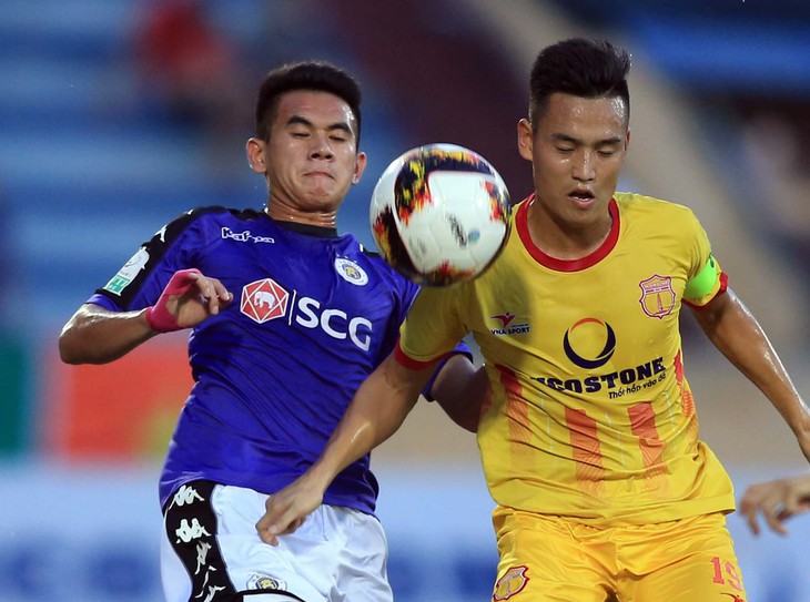 Sân Thiên Trường: Đương kim vô địch V-league phơi áo - Ảnh 2.