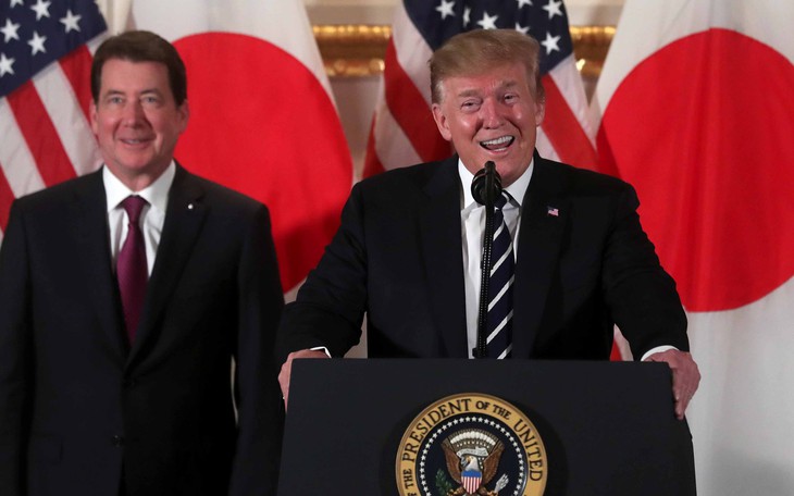 Ông Trump thượng đỉnh sumo với ông Abe - Ảnh 1.