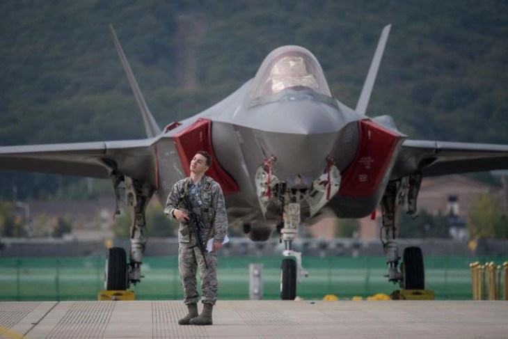 Ông Trump khoe Nhật mua thêm 105 chiếc F-35 - Ảnh 1.