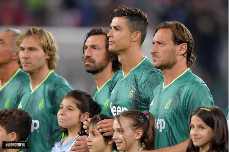 Ronaldo tái hiện thất bại cú ‘xe đạp chổng ngược’ khi đối đầu với Buffon - Ảnh 2.