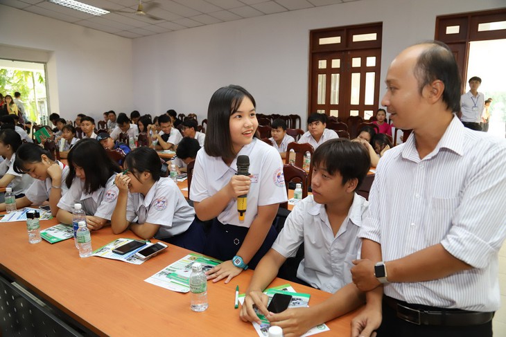 Thí sinh đăng ký vào lớp 10 công lập tại TP.HCM thấp, vì sao? - Ảnh 1.