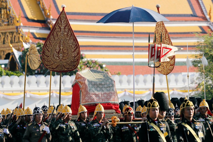 Lễ đăng cơ nhà vua Thái Vajiralongkorn qua những con số - Ảnh 3.