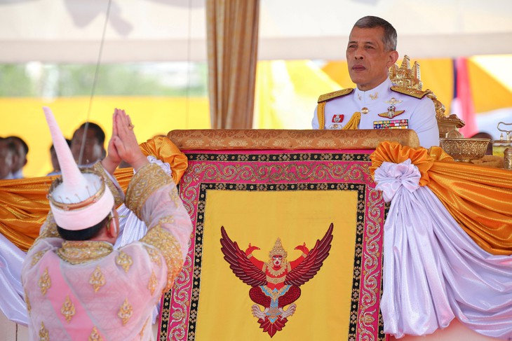 Lễ đăng cơ nhà vua Thái Vajiralongkorn qua những con số - Ảnh 1.