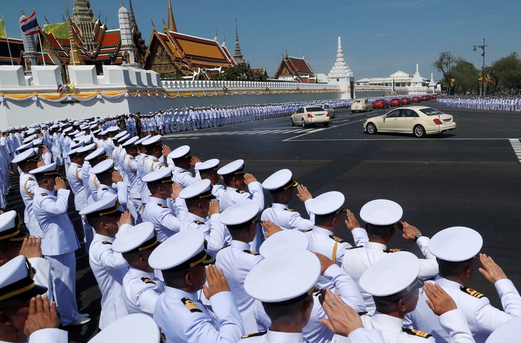 Nhà vua Thái Maha Vajiralongkorn đăng cơ - Ảnh 11.