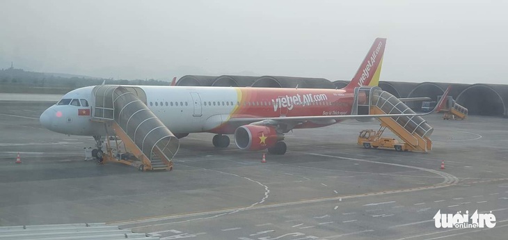 Vietjet nói về vụ máy bay hư lốp, khách chờ 5 tiếng chưa bay lại - Ảnh 2.