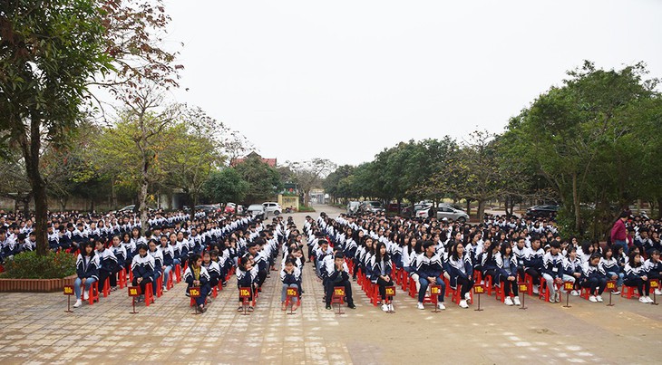 Trường cho treo biển ‘chào mừng nhà báo quốc tế’ vì thấy có trung ương về dự - Ảnh 2.