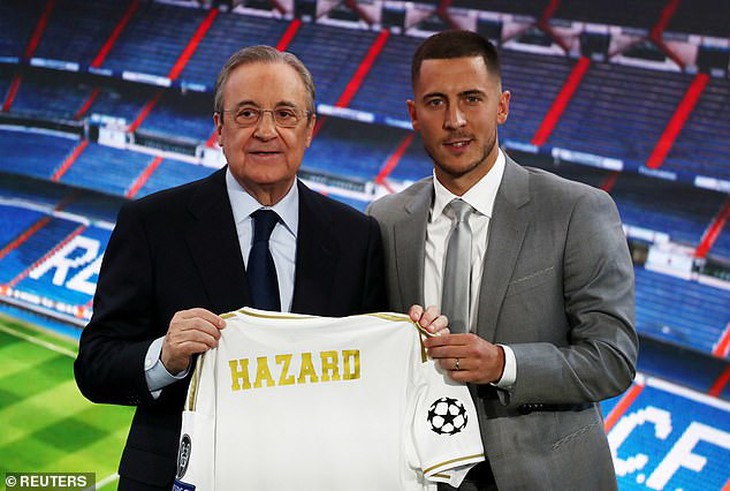 50.000 khán giả chứng kiến nụ hôn đầu của Eden Hazard - Ảnh 2. 50.000 khán giả chứng kiến nụ hôn đầu của Eden Hazard - Ảnh 2.