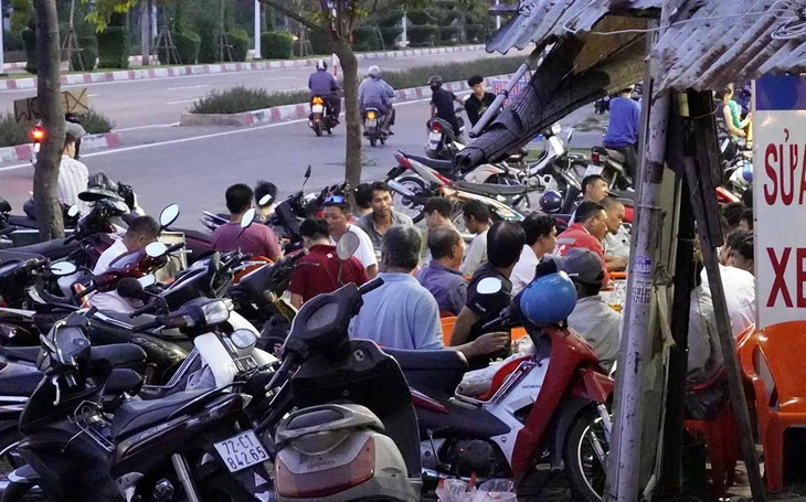 Kết nối công việc có nhất thiết phải qua bàn nhậu? - Ảnh 2.