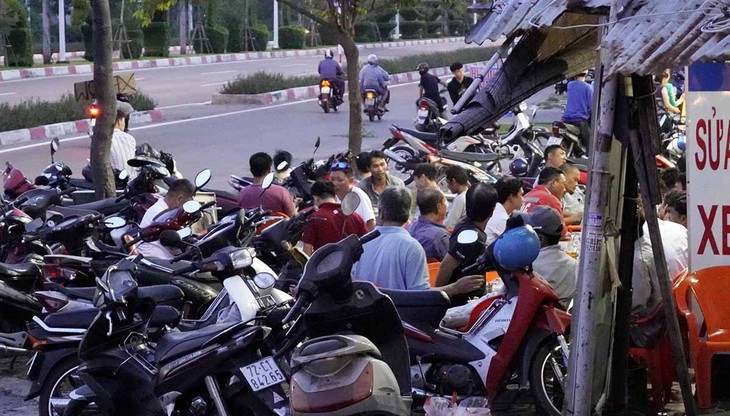 Có luật rồi, hết thấp thỏm lo chồng đi... tiếp khách - Ảnh 1. Có luật rồi, hết thấp thỏm lo chồng đi... tiếp khách - Ảnh 1.