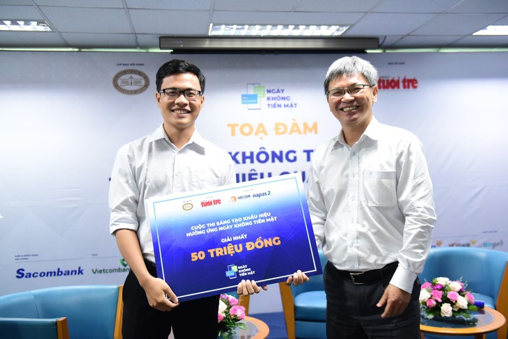 Hết thời đồng tiền đi liền túi tiền mà... sẽ đi vào thẻ - Ảnh 1. Hết thời đồng tiền đi liền túi tiền mà... sẽ đi vào thẻ - Ảnh 1.