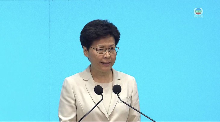 Bà Carrie Lam lại xin lỗi người dân và xin thêm cơ hội - Ảnh 1.