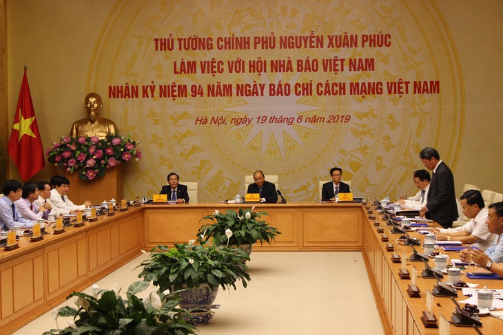 Phản ánh lên Thủ tướng mức thuế báo điện tử 20% là khá cao - Ảnh 2. Phản ánh lên Thủ tướng mức thuế báo điện tử 20% là khá cao - Ảnh 2.