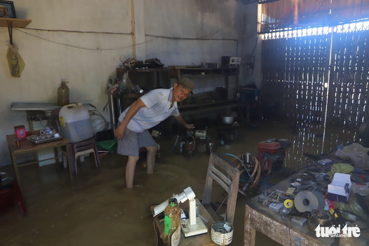 Sau mưa lớn, ngoại ô TP Bảo Lộc chìm trong biển nước - Ảnh 2. Sau mưa lớn, ngoại ô TP Bảo Lộc chìm trong biển nước - Ảnh 2.