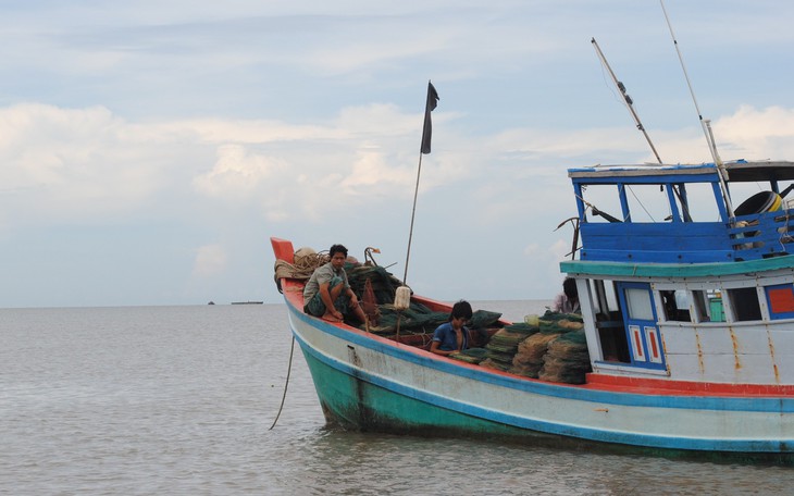 Vẫn chưa tìm thấy 4 ngư dân nhảy khỏi tàu cá mất tích