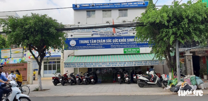 Vì sao không truy tố cựu giám đốc Trung tâm Chăm sóc sức khỏe sinh sản An Giang? - Ảnh 2. Vì sao không truy tố cựu giám đốc Trung tâm Chăm sóc sức khỏe sinh sản An Giang? - Ảnh 2.