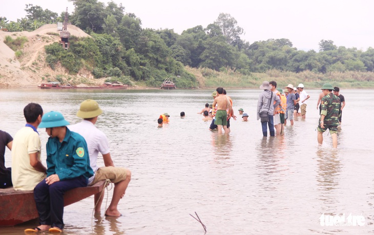 Hai trong số ba nam sinh chết đuối ở Nghệ An chuẩn bị thi THPT quốc gia - Ảnh 7. Hai trong số ba nam sinh chết đuối ở Nghệ An chuẩn bị thi THPT quốc gia - Ảnh 7.