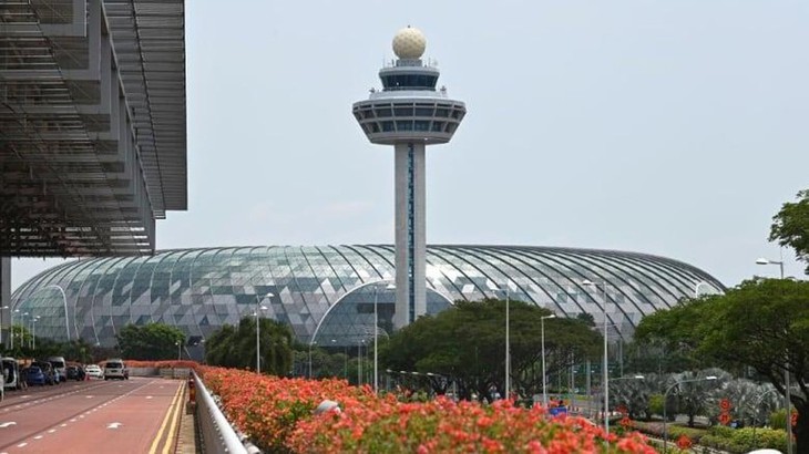 Thiết bị bay không người lái gây rối loạn sân bay Changi, Singapore - Ảnh 1.