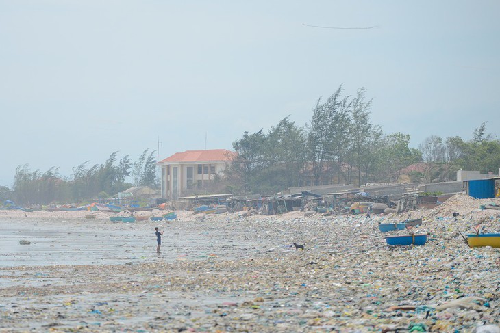 Đường bờ biển đang ngộp thở: phải hành động ngay - Ảnh 2. Đường bờ biển đang ngộp thở: phải hành động ngay - Ảnh 2.