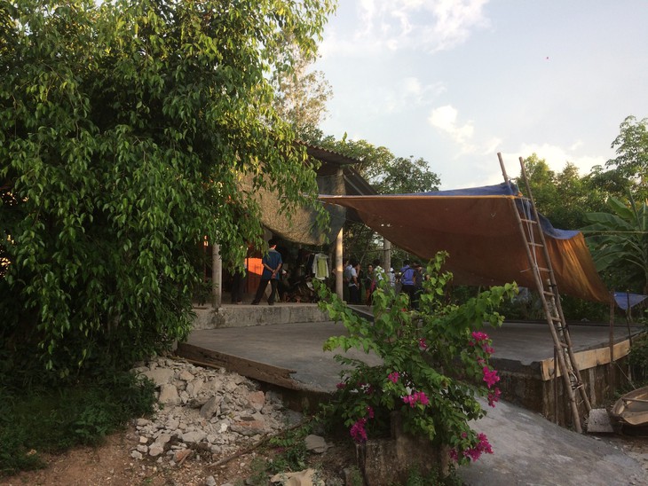 Một phụ nữ bị thương nặng sau tiếng súng - Ảnh 1. Một phụ nữ bị thương nặng sau tiếng súng - Ảnh 1.