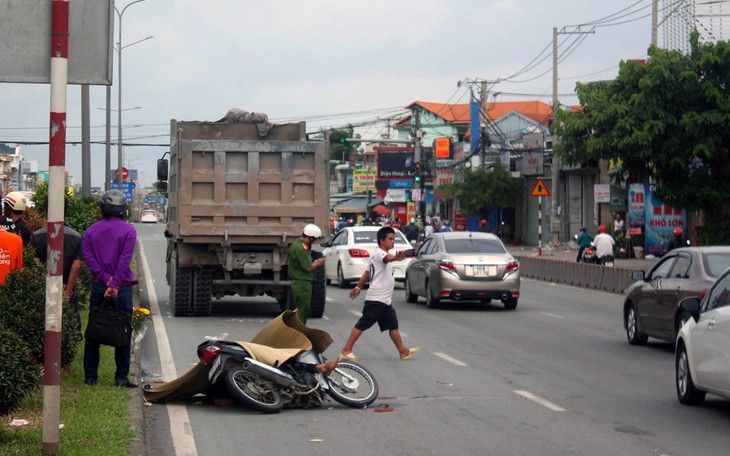 Lại tai nạn chết người do chạy xe máy vào làn ôtô ở quốc lộ 51