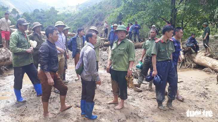 Mẹ mang bầu cùng con 1 tuổi bị lũ cuốn mất tích - Ảnh 4. Mẹ mang bầu cùng con 1 tuổi bị lũ cuốn mất tích - Ảnh 4.
