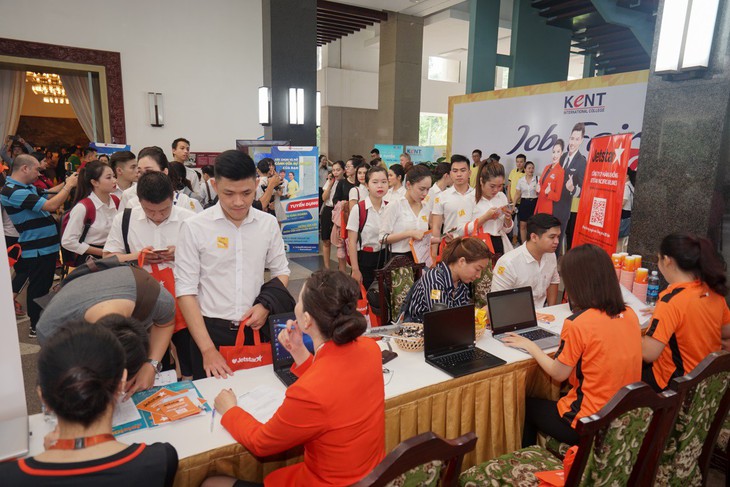 Doanh nghiệp cùng nhà trường cam kết việc làm cho sinh viên - Ảnh 2. Doanh nghiệp cùng nhà trường cam kết việc làm cho sinh viên - Ảnh 2.
