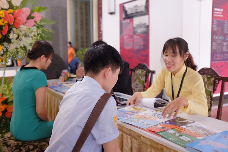 Doanh nghiệp cùng nhà trường cam kết việc làm cho sinh viên - Ảnh 4. Doanh nghiệp cùng nhà trường cam kết việc làm cho sinh viên - Ảnh 4.