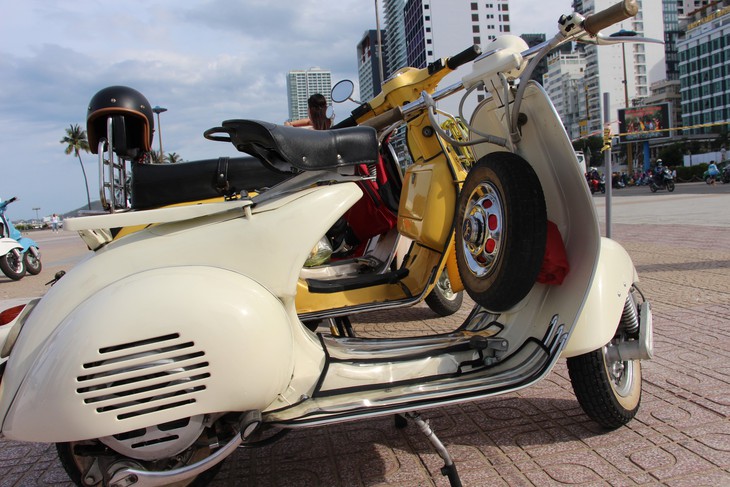 400 xe Vespa và ôtô cổ hội ngộ tại Nha Trang - Ảnh 9.