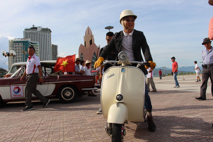 400 xe Vespa và ôtô cổ hội ngộ tại Nha Trang - Ảnh 11.