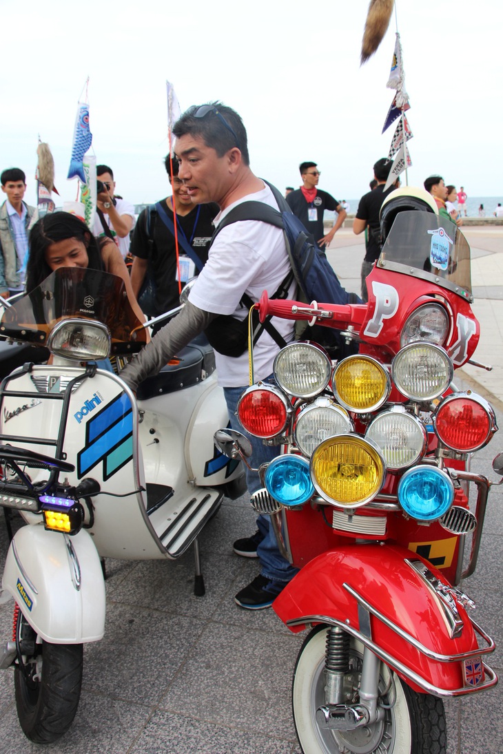 400 xe Vespa và ôtô cổ hội ngộ tại Nha Trang - Ảnh 18.