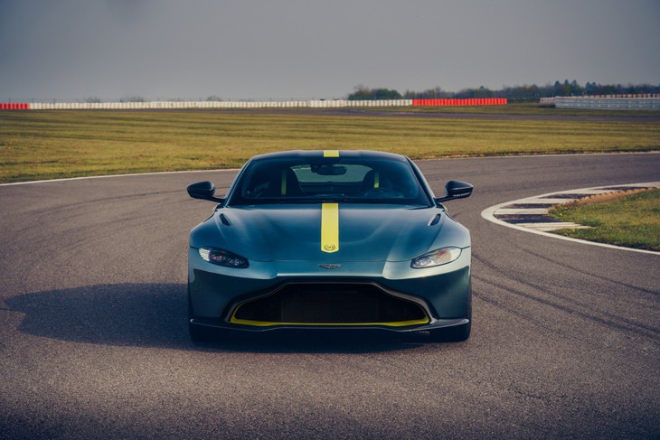 Aston Martin Việt Nam chính thức nhận đặt hàng siêu phẩm Vantage AMR - Ảnh 1. Aston Martin Việt Nam chính thức nhận đặt hàng siêu phẩm Vantage AMR - Ảnh 1.
