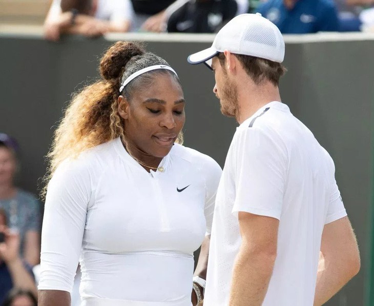 Lần thứ hai giao bóng trúng đồng đội ở Wimbledon 2019, Ostapenko khiến khán giả cười ngất - Ảnh 2.