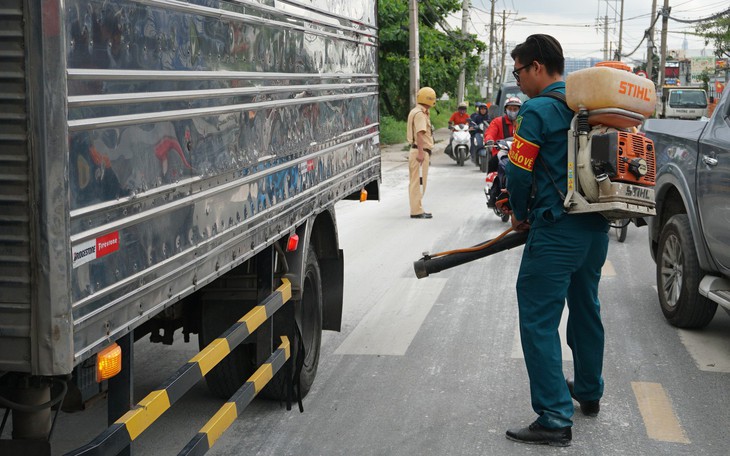 TP.HCM hỗ trợ tiền cho lực lượng phòng, chống dịch tả heo châu Phi