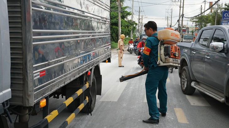 TP.HCM hỗ trợ tiền cho lực lượng phòng, chống dịch tả heo châu Phi  - Ảnh 1.