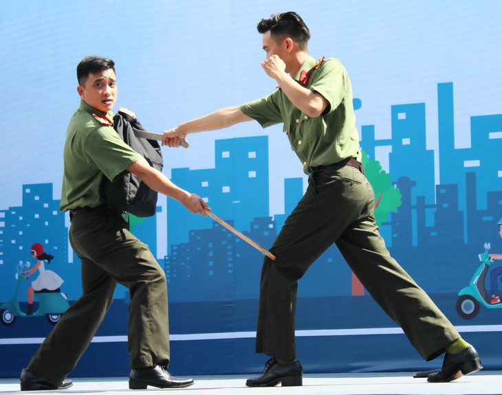 Ai cũng mong những chuyến đi an toàn - Ảnh 4. Ai cũng mong những chuyến đi an toàn - Ảnh 4.