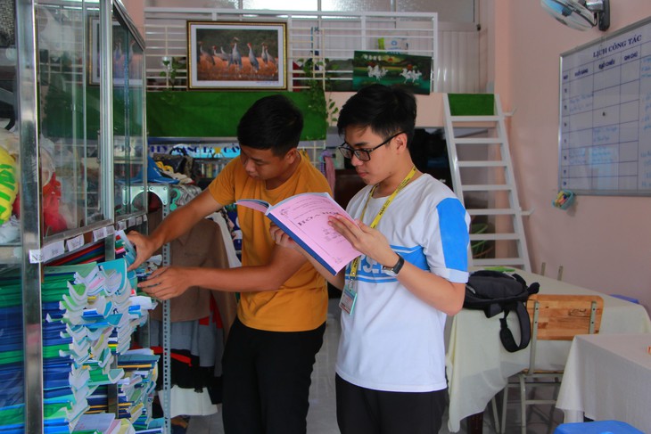 Sinh viên y mở siêu thị 0 đồng, tiếp sức bệnh nhân đi khám bệnh - Ảnh 2. Sinh viên y mở siêu thị 0 đồng, tiếp sức bệnh nhân đi khám bệnh - Ảnh 2.