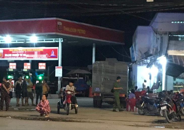 Đâm chết nhân viên cây xăng vì không cho nợ tiền đổ xăng - Ảnh 1. Đâm chết nhân viên cây xăng vì không cho nợ tiền đổ xăng - Ảnh 1.
