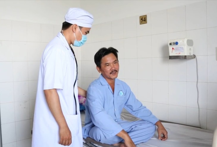Hạt vú sữa nằm trong phổi người đàn ông cả tháng - Ảnh 2. Hạt vú sữa nằm trong phổi người đàn ông cả tháng - Ảnh 2.