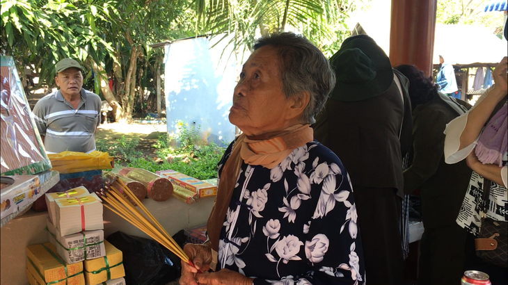 ‘Hễ còn khỏe, má vẫn qua thăm tụi bây’ - Ảnh 1. ‘Hễ còn khỏe, má vẫn qua thăm tụi bây’ - Ảnh 1.