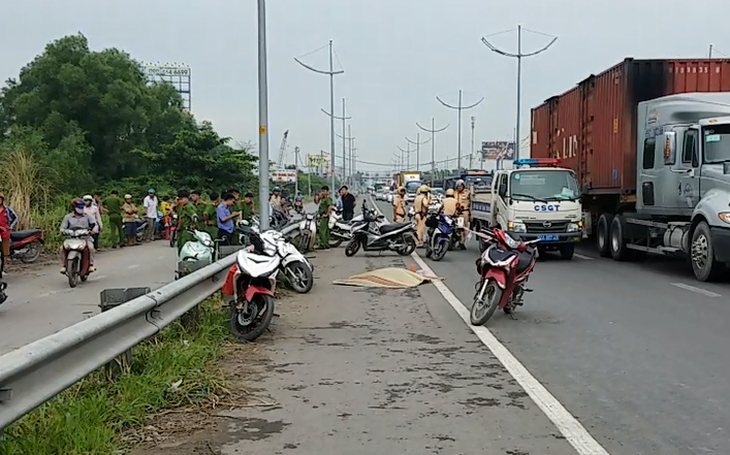 Tạm giữ thanh niên sát hại cô gái, nhảy sông tự tử sau đó bơi vào đầu thú - Ảnh 2.