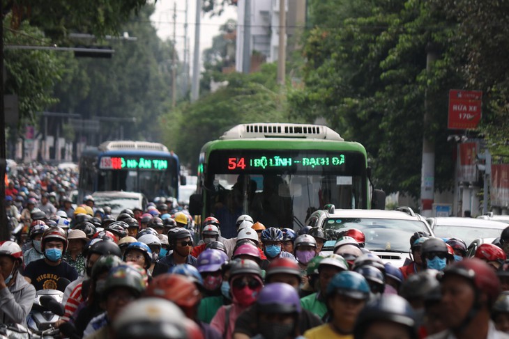 TP.HCM sắp triển khai hai tuyến có làn đường riêng cho xe buýt - Ảnh 1.