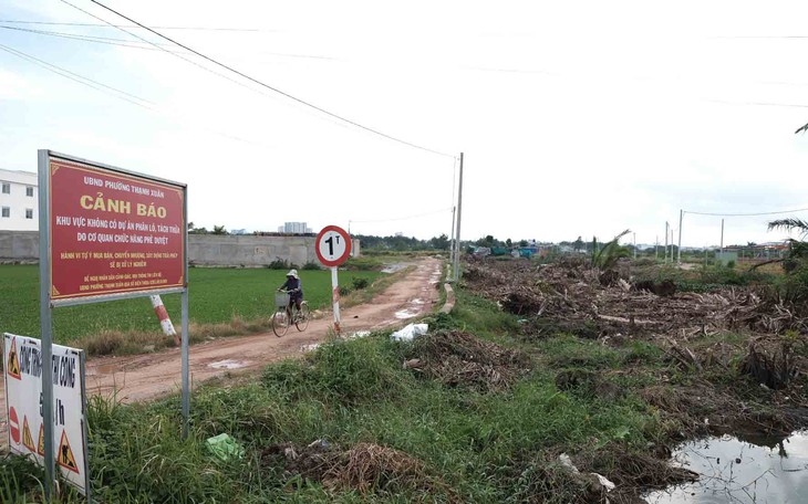 Bãi rác, nghĩa trang bị phân lô bán nền ma, tại sao cơ quan chức năng chỉ... cảnh báo? - Ảnh 1.