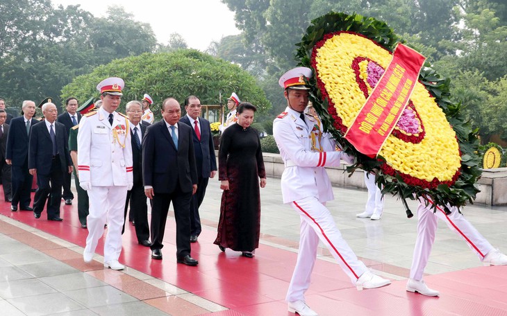 Lãnh đạo Đảng, Nhà nước tưởng niệm anh hùng liệt sĩ - Ảnh 1.