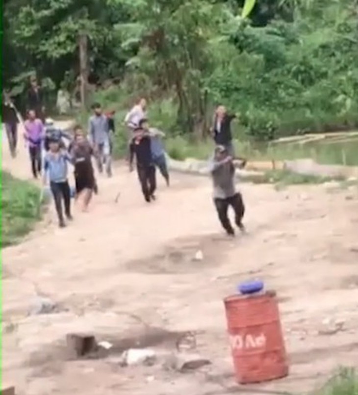 Tranh giành khai thác gỗ, dàn quân bắn nhau như trên phim - Ảnh 3.
