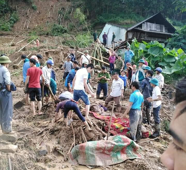 Mưa to gây lở đất ở Hà Giang làm 1 người chết, 3 người bị thương nặng - Ảnh 1.